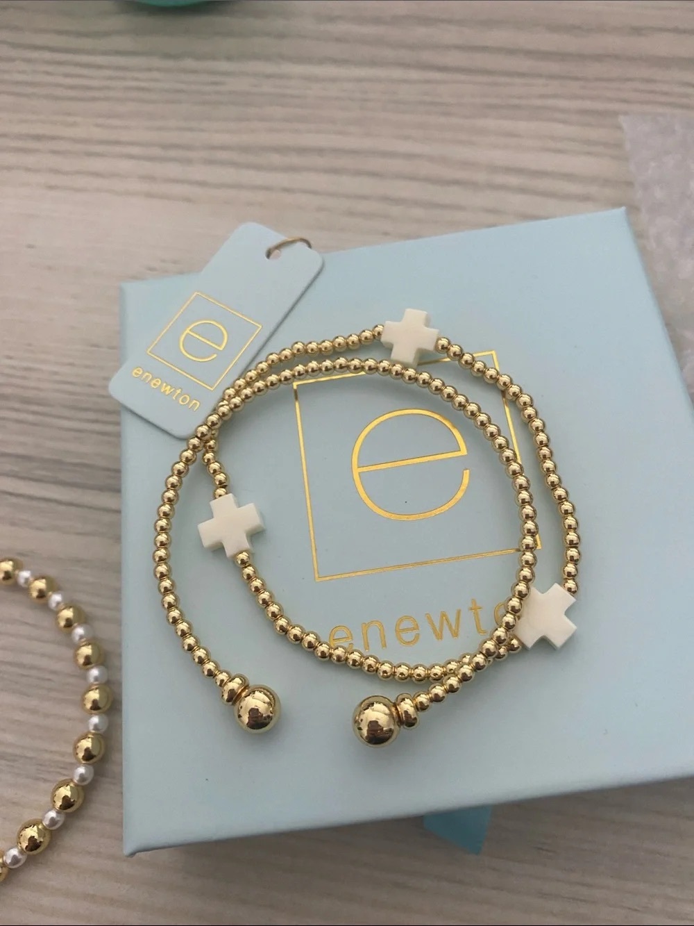 Newton Gold Beaded Bracelet with White Cross Charms